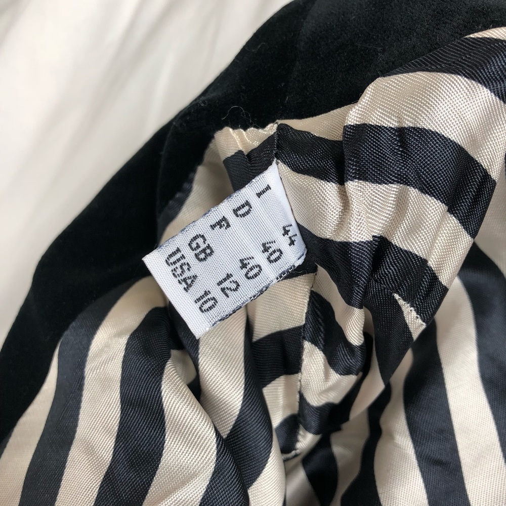 ๐ธ SOLD :: Moschino Cropped Bomber Jacket 10 - Picture 4 of 8